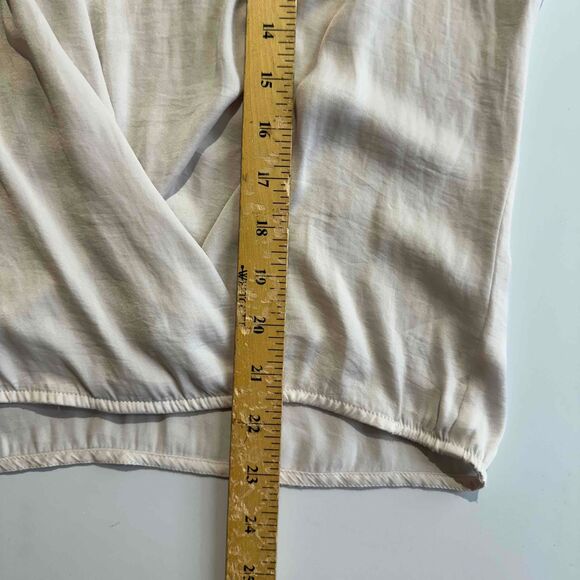 Vince Cream Short Sleeve Draped Blouse Small Preppy Transitional Basic Neutral - Picture 13 of 14